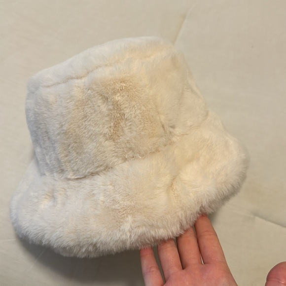 NWOT Zara Fuzzy Adjustable Bucket Hat in Cream OS - Picture 12 of 12